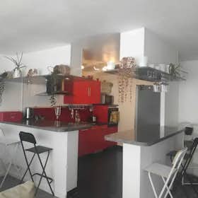 Appartement te huur voor € 1.500 per maand in Strasbourg, Rue des Petites-Fermes