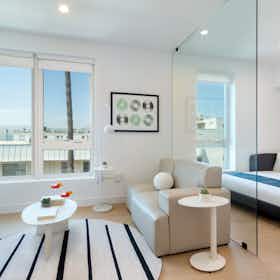 Mieszkanie do wynajęcia za $2,893 miesięcznie w mieście Los Angeles, W 5th St