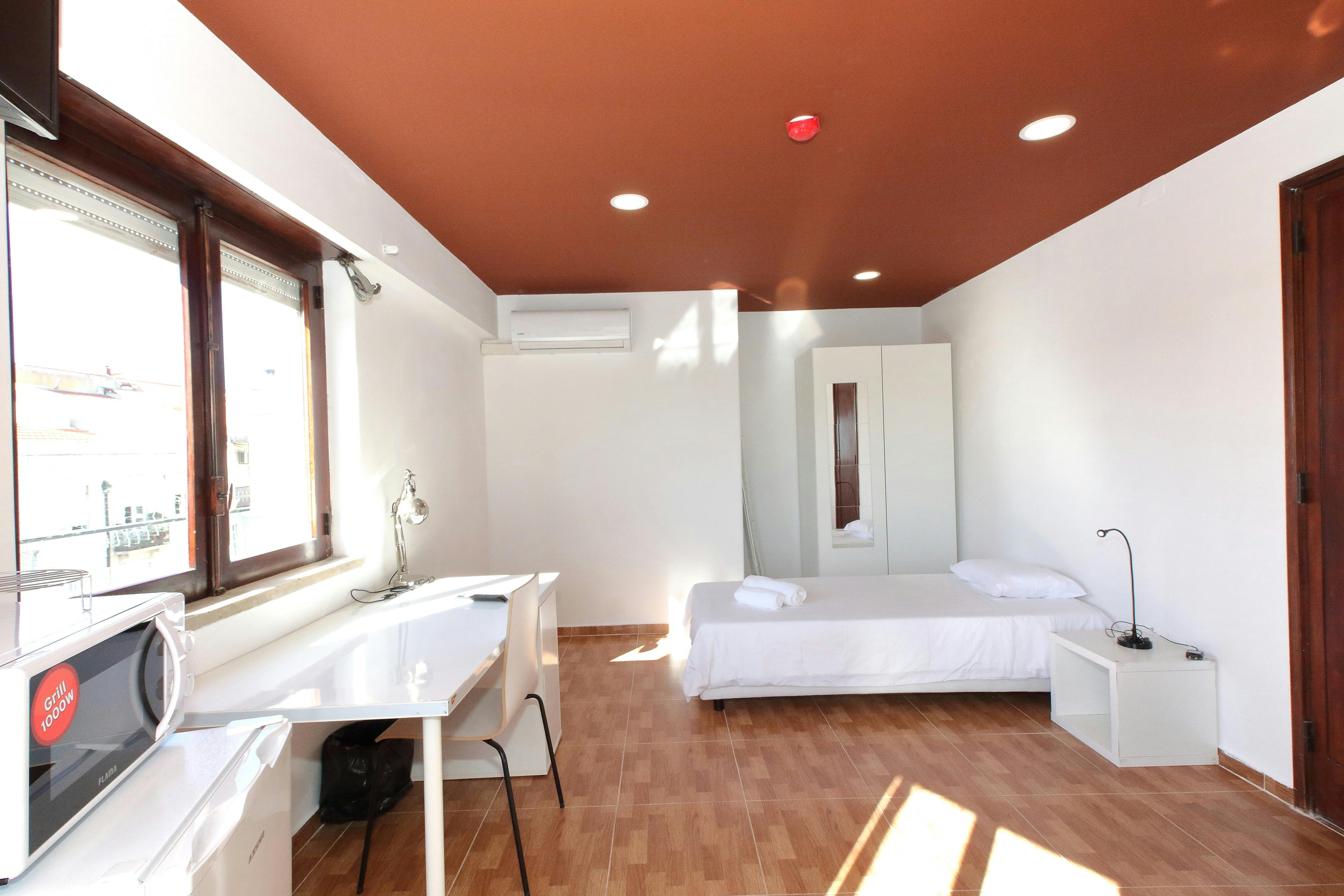 Studio à louer pour 914 €/mois à Lisbon, Rua Ferreira Lapa