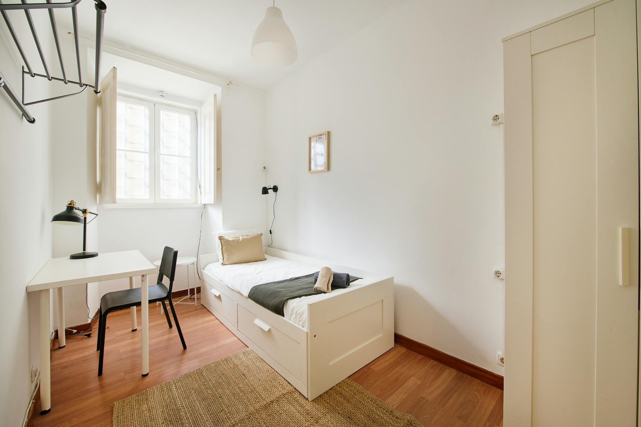 Rua de Ponta Delgada, Lisbon preview