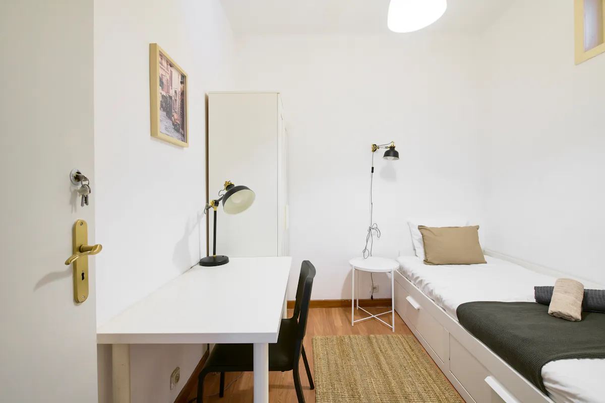 Private room in Rua de Ponta Delgada, Lisbon (1392564) ROOM