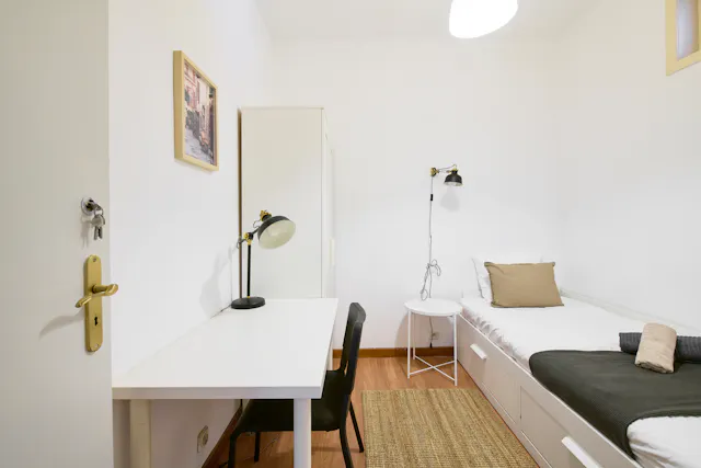 Private room in Rua de Ponta Delgada, Lisbon (1392564) room image 1