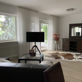 Apartment for rent for €1,500 per month in Frankfurt am Main, Florianweg