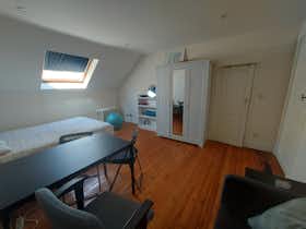 Apartment for rent for €750 per month in Ixelles, Boulevard Général Jacques