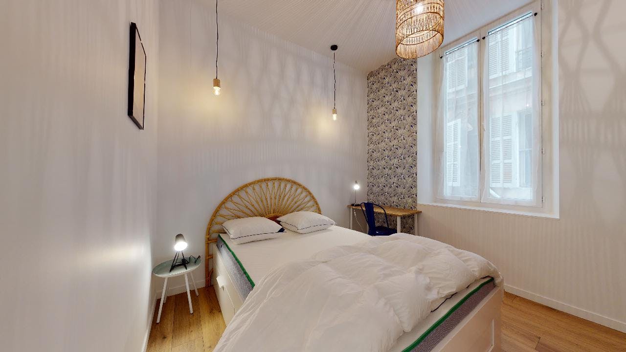 Private room for rent on Place du Marché des Capucins, Marseille