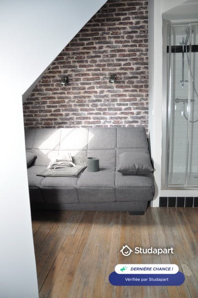 Apartment for rent for €680 per month in Neuilly-sur-Seine, Rue Louis-Philippe