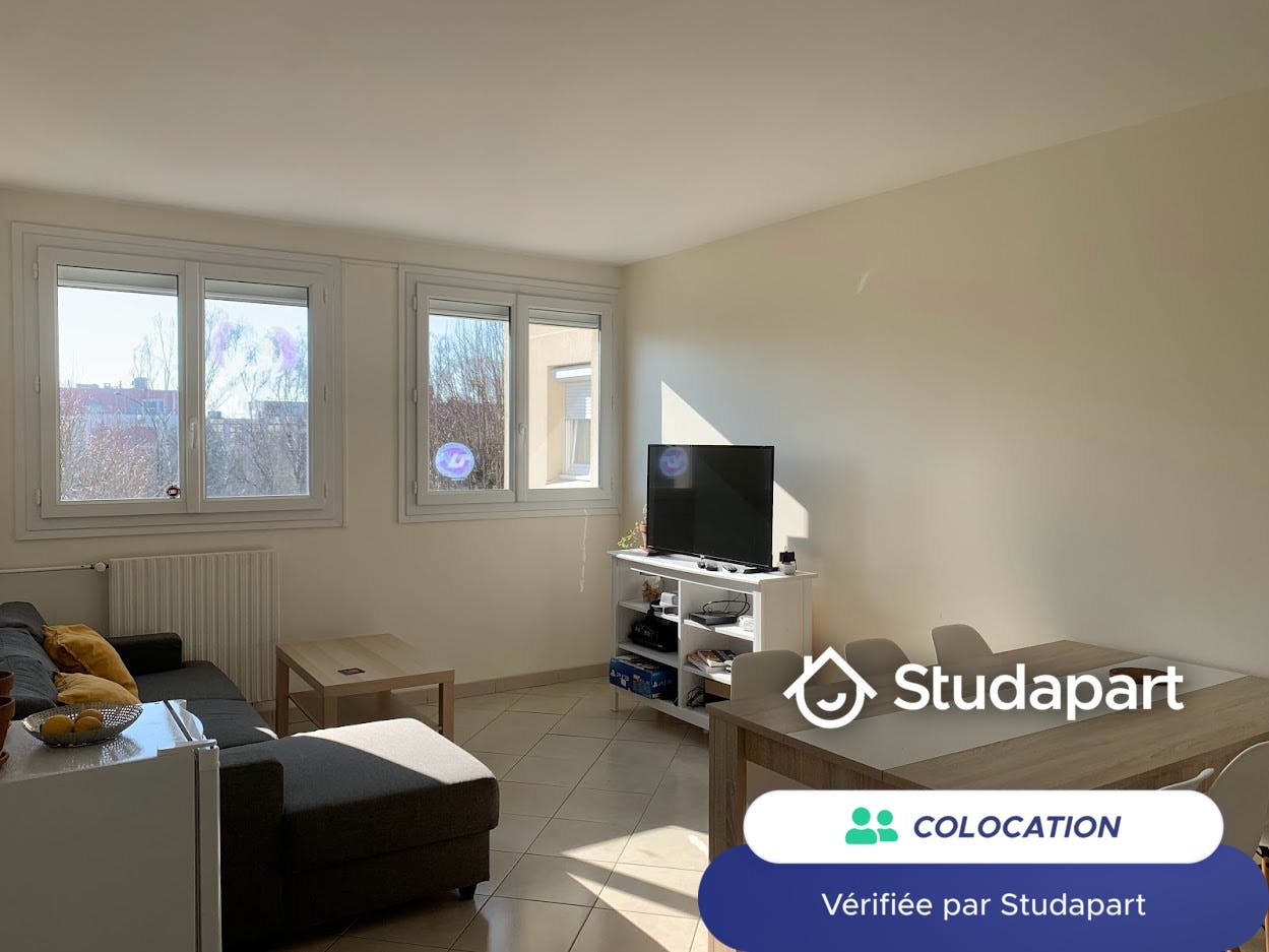 Private room for rent for €560 per month in Montigny-le-Bretonneux, Mail des Thuyas