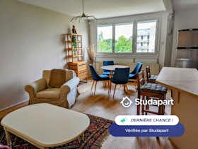 Appartement te huur voor € 1.450 per maand in Talence, Avenue de Thouars