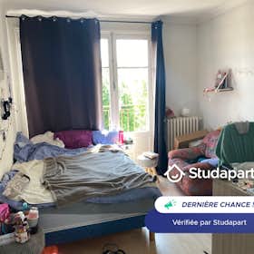 Huis te huur voor € 495 per maand in Saint-Germain-en-Laye, Rue de la Vieille Butte