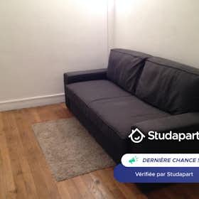 Apartment for rent for €980 per month in Paris, Rue George Sand