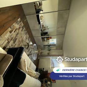 Apartment for rent for €1,450 per month in Paris, Rue de la Roquette
