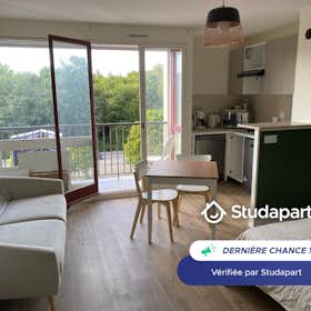 Apartment for rent for €1,305 per month in Rennes, Rue de Fougères
