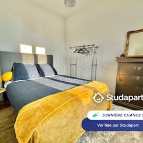 Apartamento para alugar por € 620 por mês em Troyes, Avenue Pierre Brossolette