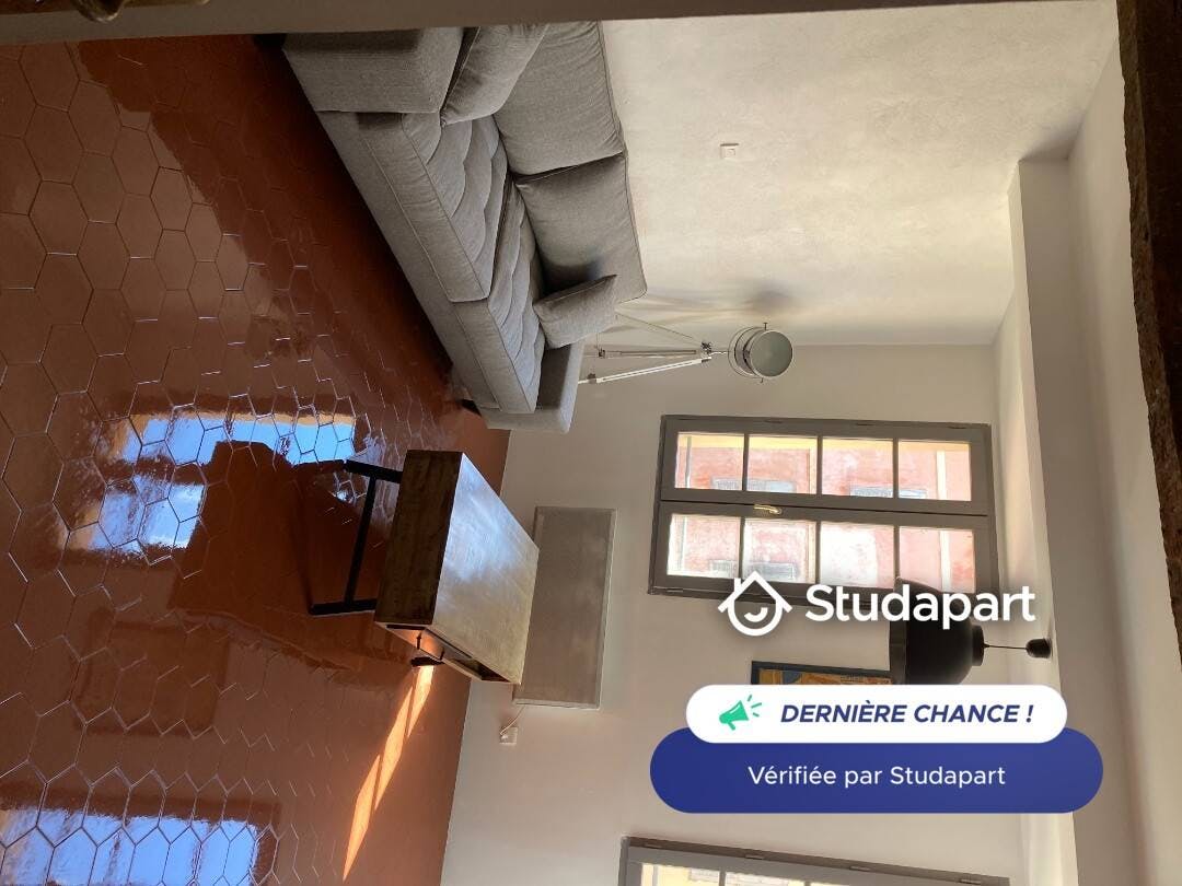 Lägenhet att hyra för 760 € i månaden i Grasse, Place aux Aires