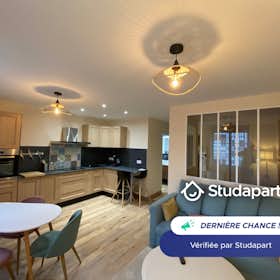 Apartment for rent for €740 per month in Saint-Étienne, Rue Antoine Durafour