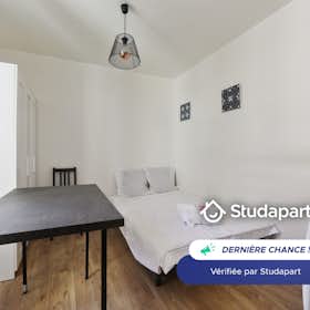 Apartment for rent for €1,290 per month in Paris, Rue d'Hautpoul