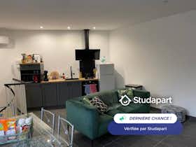 Appartement te huur voor € 635 per maand in Perpignan, Chemin de Cabestany à Bompas