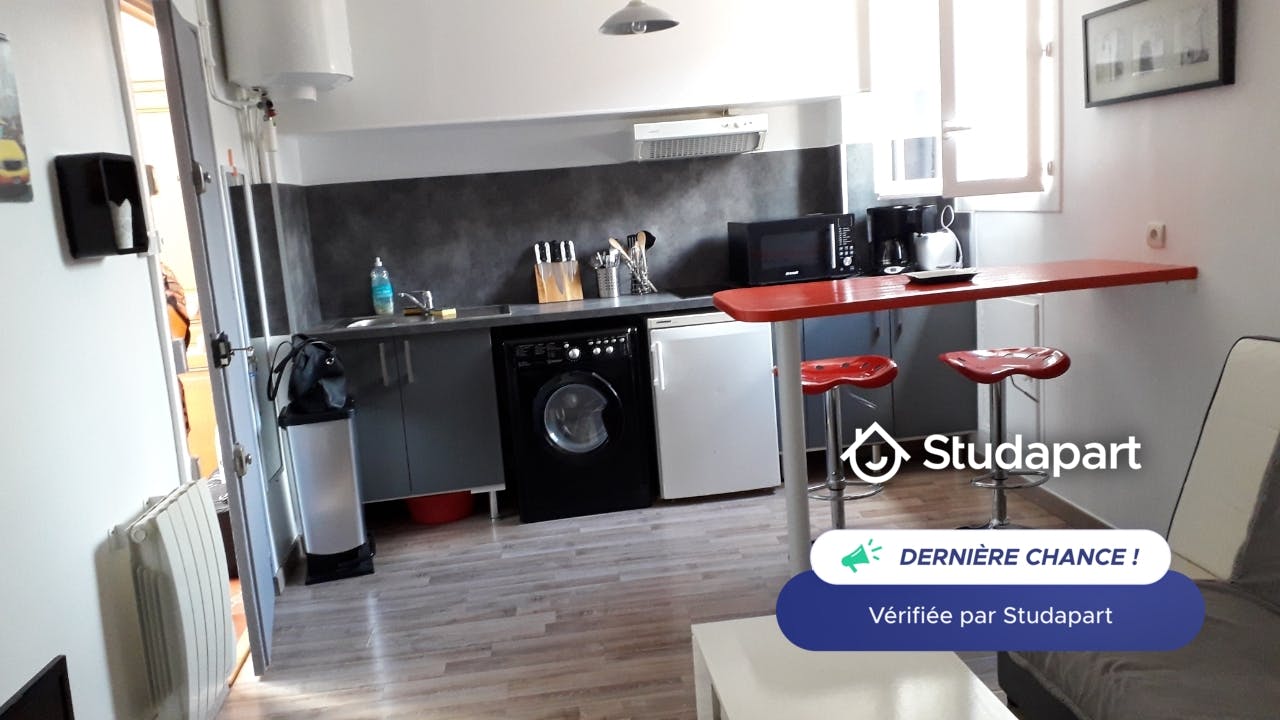 Apartament de închiriat pentru 580 EUR pe lună în Marseille, Rue des Trois Rois