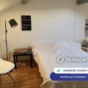 Private room for rent for €450 per month in La Rochelle, Rue Eugène Delacroix