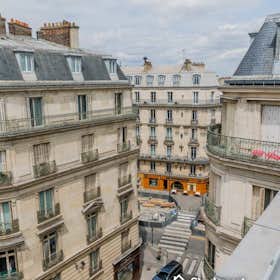 Apartment for rent for €1,350 per month in Paris, Square du Roule