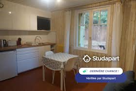 Квартира сдается в аренду за 550 € в месяц в Hyères, Avenue Andrée de David-Beauregard