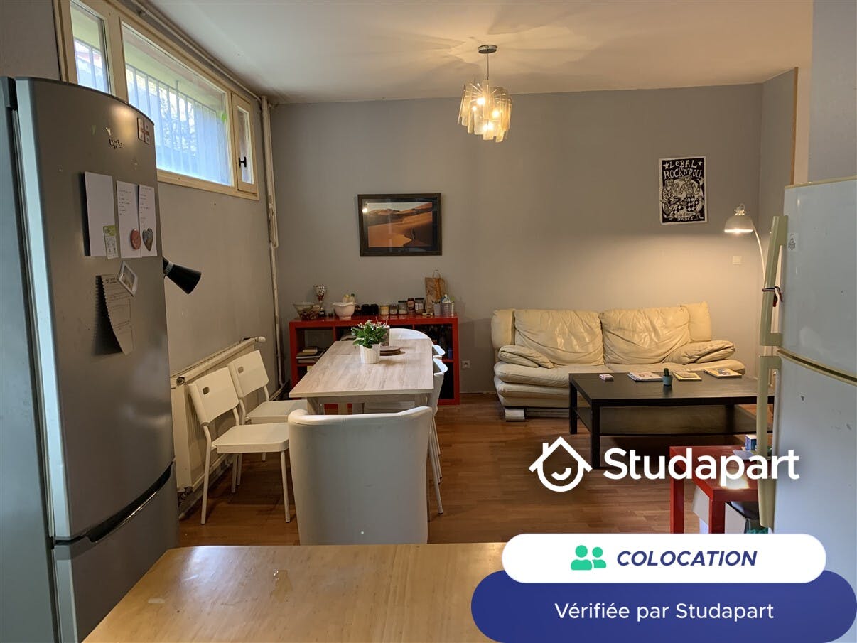 Private room for rent for €445 per month in Grenoble, Place Saint-Bruno