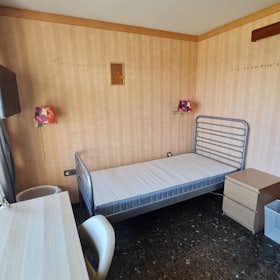 Private room for rent for €570 per month in Barcelona, Carrer d'Arístides Maillol