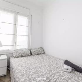 Private room for rent for €678 per month in Barcelona, Avinguda Diagonal