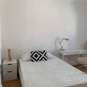 Private room for rent for €620 per month in Lisbon, Rua Barão de Sabrosa