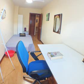 Private room for rent for €550 per month in Madrid, Calle Cjal. Francisco José Jiménez Martín