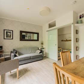 Apartment for rent for €1,300 per month in Berlin, Grainauer Straße