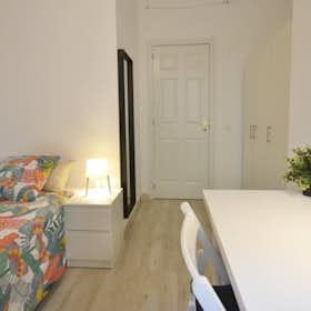 Private room for rent for €750 per month in Madrid, Calle Hilarión Eslava