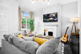 Casa para alugar por £ 2.600 por mês em Birmingham, Moor Lane