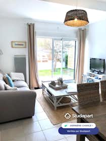House for rent for €1,020 per month in Aytré, Allée du Gaillard