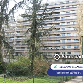 Apartment for rent for €1,175 per month in Paris, Rue Guersant