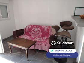 公寓 正在以 €750 的月租出租，其位于 Orléans, Rue de Bellebat