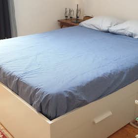 Private room for rent for €550 per month in Lisbon, Rua José Falcão