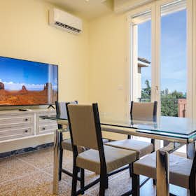 Apartment for rent for €2,150 per month in Bologna, Via Beniamino Gigli