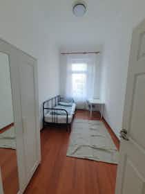 Private room for rent for HUF 119,940 per month in Budapest, Baross utca
