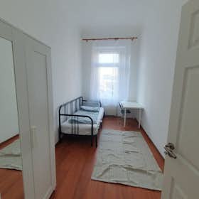 Private room for rent for HUF 119,988 per month in Budapest, Baross utca