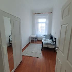 Private room for rent for HUF 99,996 per month in Budapest, Baross utca