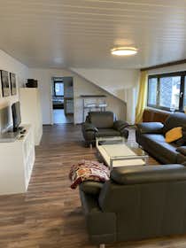 Apartment for rent for €1,790 per month in Köln, Dohlenweg