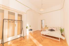 Private room for rent for HUF 122,984 per month in Budapest, Gutenberg tér