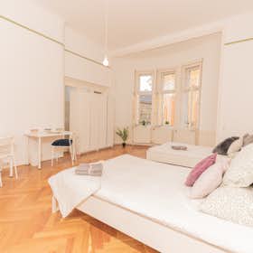 Habitación compartida en alquiler por 98.183 HUF al mes en Budapest, Gutenberg tér