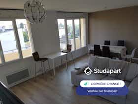 Квартира за оренду для 400 EUR на місяць у Pau, Avenue du Loup