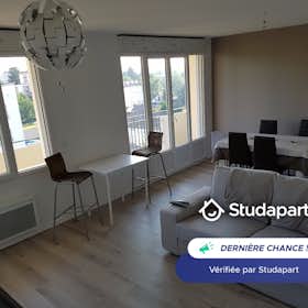 公寓 正在以 €400 的月租出租，其位于 Pau, Avenue du Loup