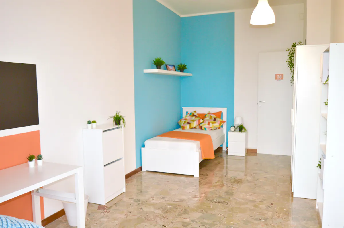 Private room in Viale L. A. Muratori, Modena (1396086) ROOM