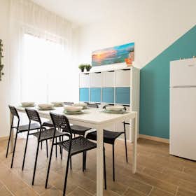 Отдельная комната сдается в аренду за 450 € в месяц в Modena, Via Marzabotto