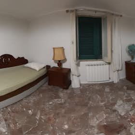 Private room for rent for €250 per month in Messina, Via Peschiera