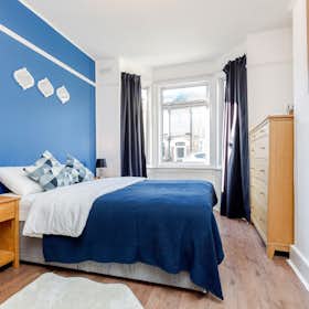House for rent for £2,443 per month in Watford, Sandringham Road